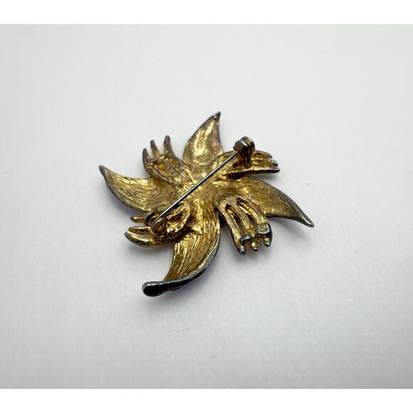 Vintage 70s Sculptural Flower Brooch Purple Enamel & Gold Tone Statement Pin - Picture 4 of 9